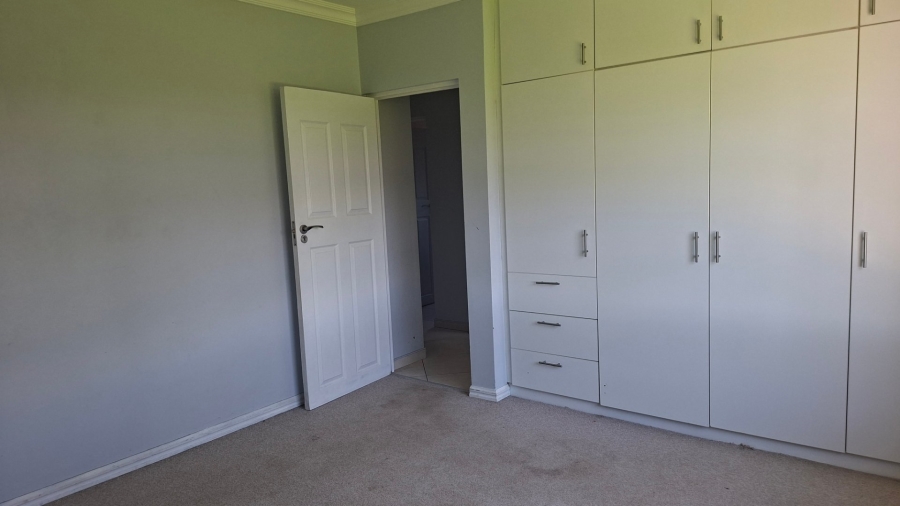 4 Bedroom Property for Sale in Sunrise On Sea Eastern Cape